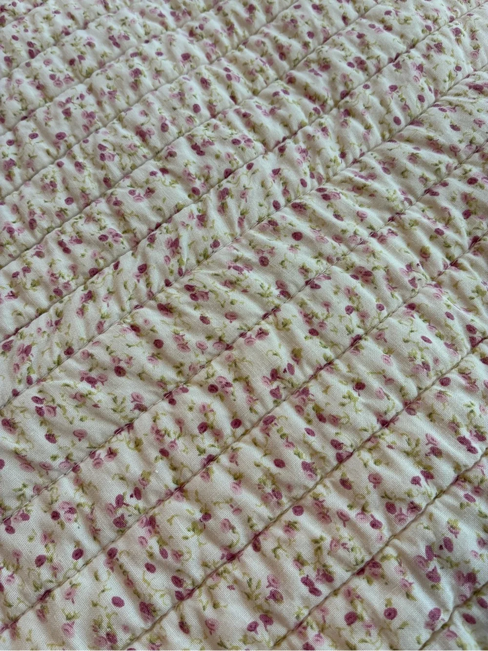Vintage Floral Cotton Quilt in Cream and Light Pink